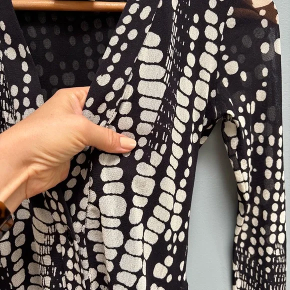 FUZZI V Neck Button Up Long Sleeve Blouse In Black / Cream S - Picture 6 of 9